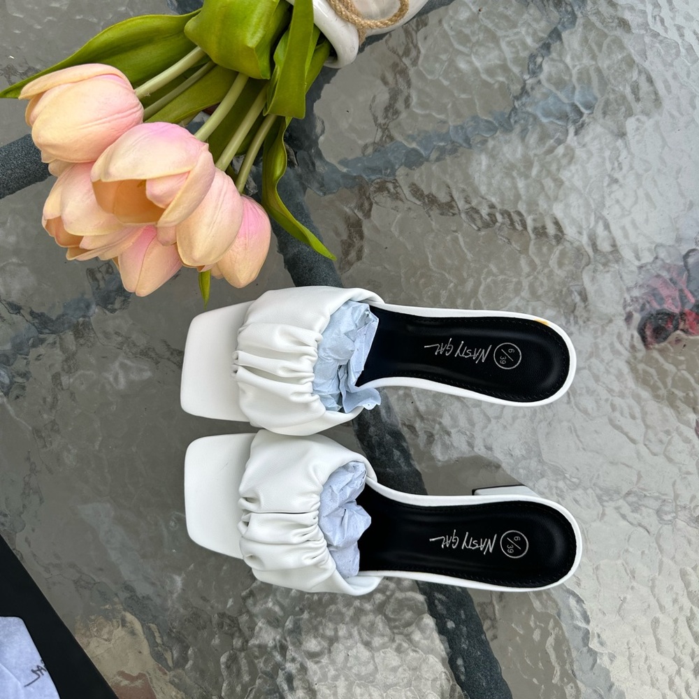 NASTY GAL WHITE RUCHED HEELS